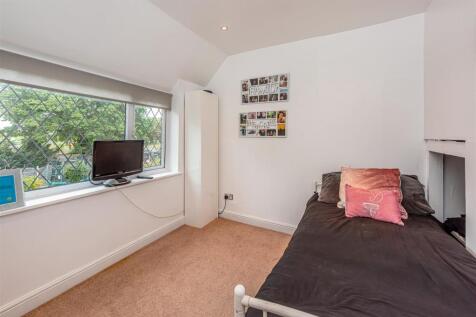 23 Hinckes Road-bed3.jpg