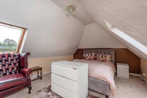 23 Hinckes Road-bed4.jpg