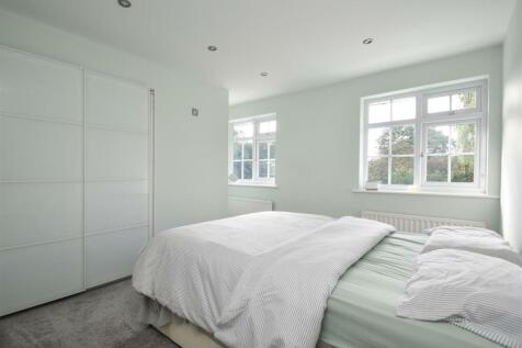 18 Corfton Drive - Principal Bedroom Suite.jpg