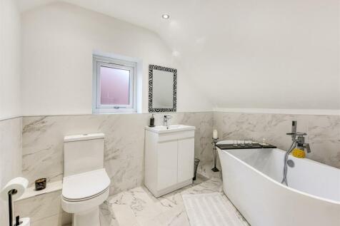 Waterford-bed1 ensuite.jpg