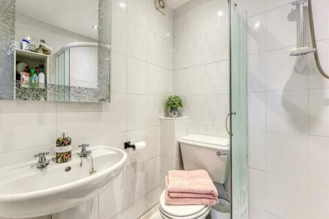 Waterford-bed2 ensuite.jpg