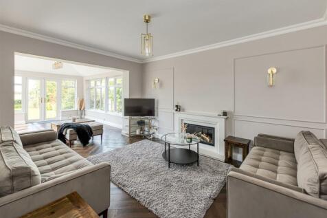 59 Sabrina Road-lounge.jpg