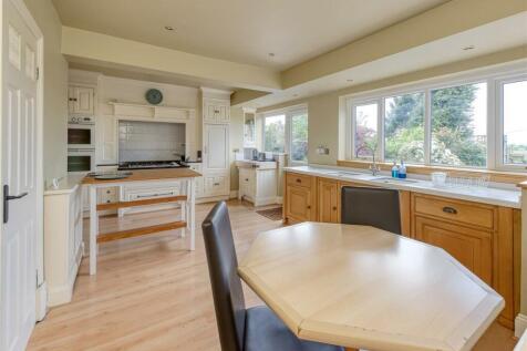 59 Sabrina Road-kitchen1.jpg