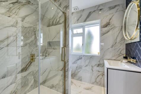 59 Sabrina Road-bed1 ensuite.jpg