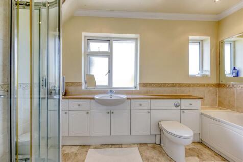 59 Sabrina Road-bathroom.jpg