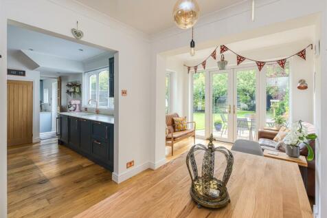 27 Beech Drive-dining2.jpg