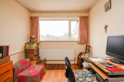14 Finchdene Grove - Bedroom 2.jpg