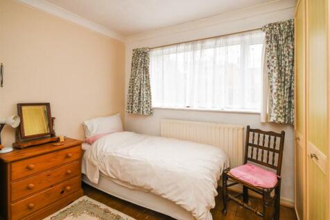 14 Finchdene Grove - Bedroom 3.jpg