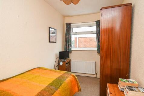 14 Finchdene Grove - Bedroom 4.jpg