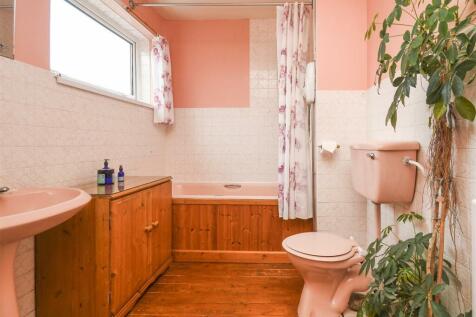14 Finchdene Grove - Bathroom.jpg