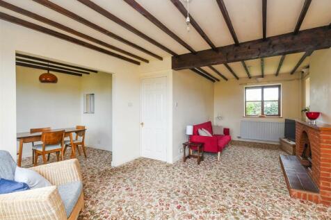 4 Beamish Lane - Lounge (2).jpg