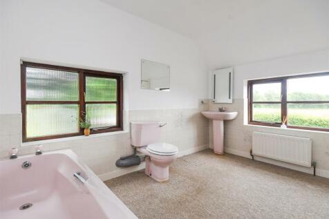 4 Beamish Lane - Bathroom.jpg