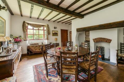 Middle Farmhouse-dining1.jpg
