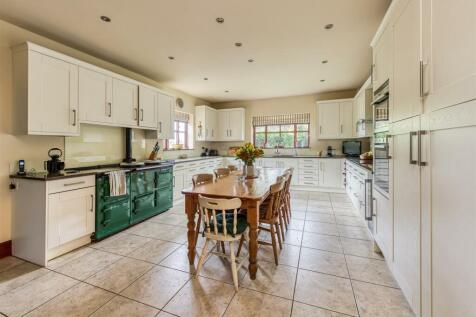 Middle Farmhouse-kitchen.jpg