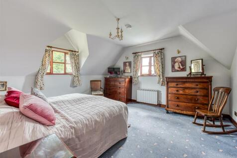 Middle Farmhouse-bed1a.jpg