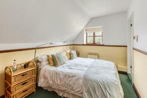 Middle Farmhouse-bed2.jpg