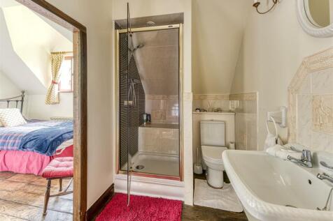 Middle Farmhouse-shower room.jpg