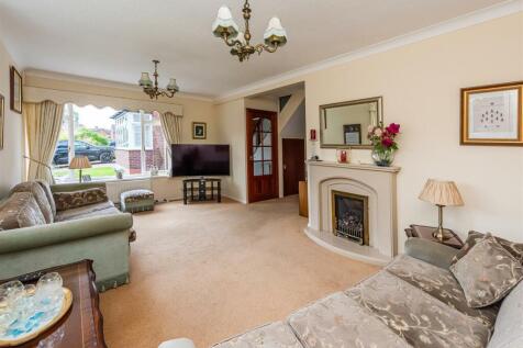 1 Fairfield Drive-Lounge1.jpg