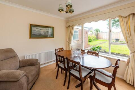 1 Fairfield Drive-DiningRoom.jpg
