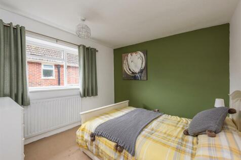 1 Fairfield Drive-Bedroom4.jpg