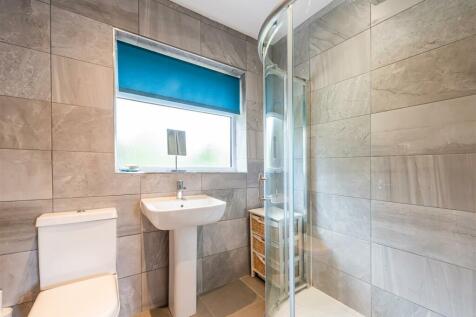 1 Fairfield Drive-Bathroom.jpg