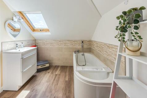 Heathlands-bed2 ensuite.jpg