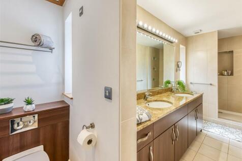 Heathlands-bed4 ensuite.jpg