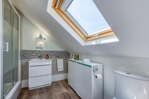 Heathlands-bed1 ensuite.jpg