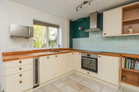 2 The Greenway - Kitchen.jpg