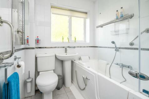 2 The Greenway - Bathroom.jpg