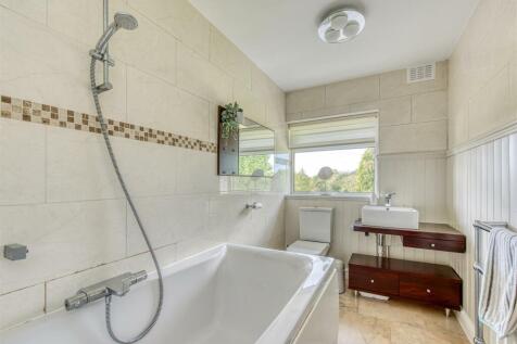 Summer Leys-bathroom.jpg