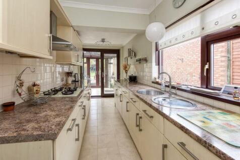 77 Woodland Road-kitchen2.jpg