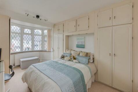 77 Woodland Road-bed2.jpg