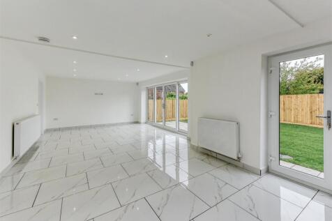 3 Yew Tree Lane-APR24-kitchen4.jpg