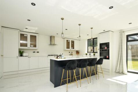 83A Goldthorn Hill-22.jpg