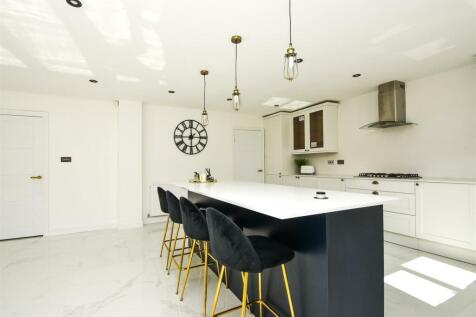 83A Goldthorn Hill-21.jpg