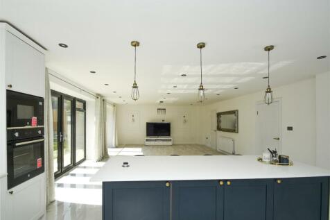 83A Goldthorn Hill-20.jpg