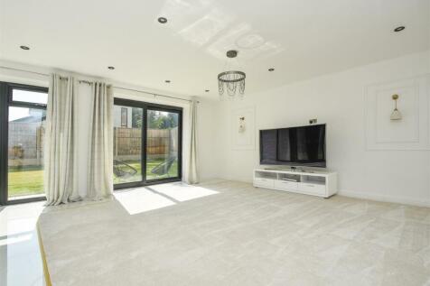 83A Goldthorn Hill-23.jpg