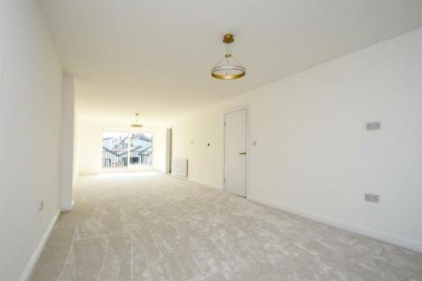 83A Goldthorn Hill-10.jpg