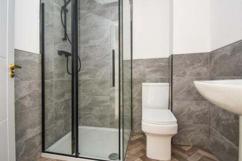 83A Goldthorn Hill-14.jpg