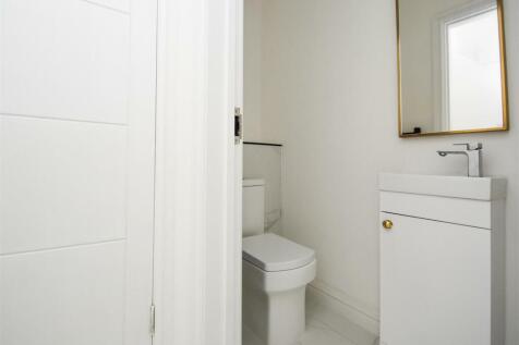 83A Goldthorn Hill-16.jpg