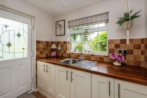 2 Brompton Lawns-laundry.jpg