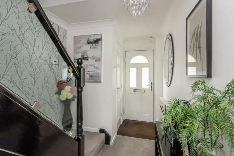 2 Brompton Lawns-hall.jpg