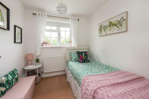 2 Brompton Lawns-bed4.jpg