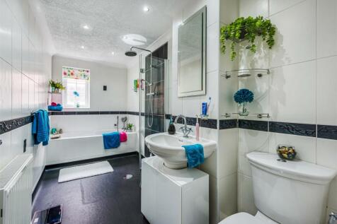 2 Brompton Lawns-bathroom.jpg