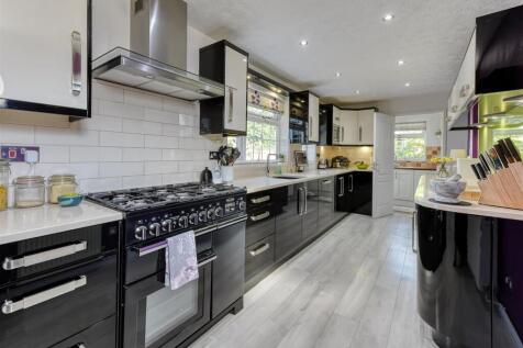 2 Brompton Lawns-kitchen MAR25-1.jpg