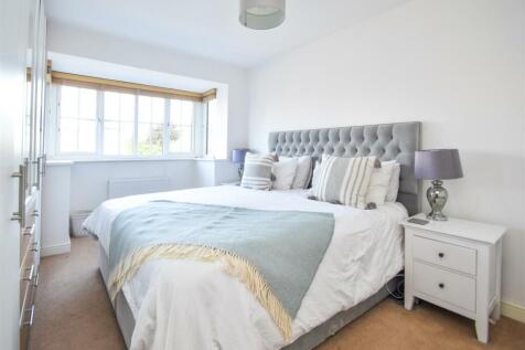 4 The Limes - Bedroom 1 (2).jpg