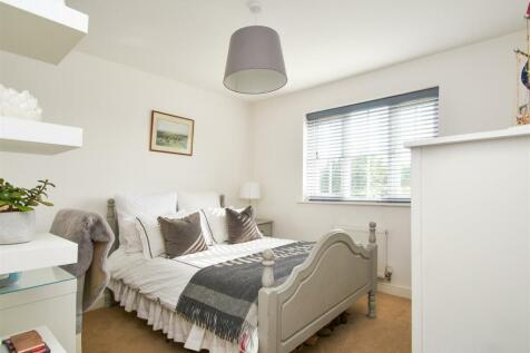 4 The Limes - Bedroom 2.jpg