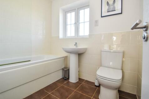 4 The Limes - Bathroom.jpg
