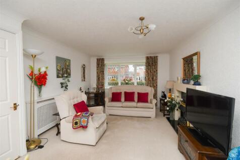 1 Oatlands Way - Lounge Dining Room (2).jpg